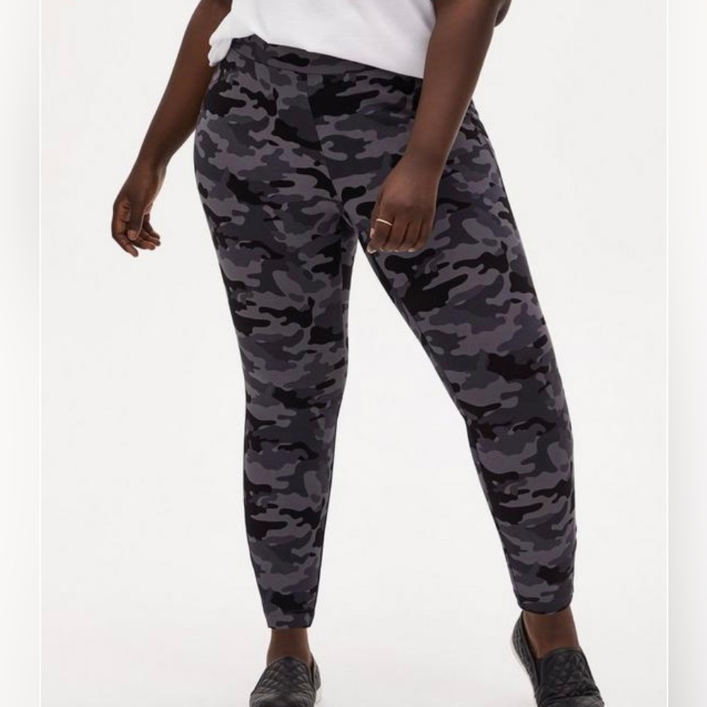TORRID Pixie Skinny Studio Luxe Ponte High-Rise Leggings Sz 3